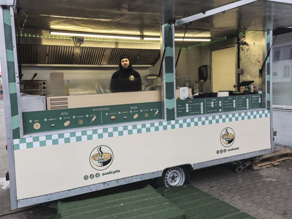 Her ser du ejeren af Zaki Pita