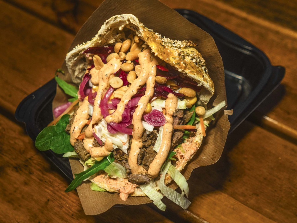 En pita med okse fra Zaki Pita i Åbyjøj