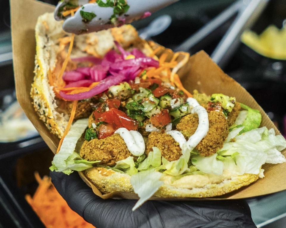 En pita med falafel hos Zaki Pita