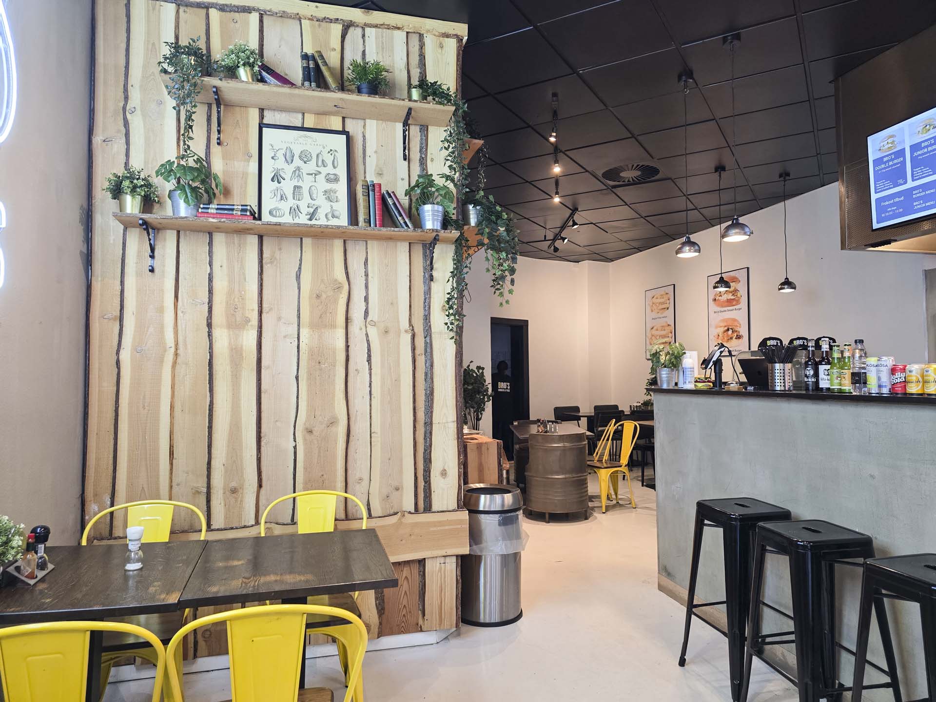 Her er god og cool stemning hos Bro’s Burger and Belgian Fries i Aarhus C