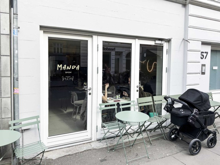 Manda Eatery i Jægergårdsgade set udefra.
