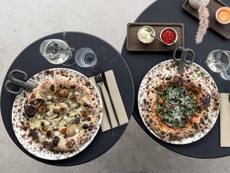 2 pizzaer hos Melværk på Aarhus Ø.