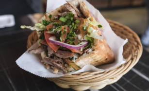 En döner kebab hos Uncle's i Vestergade
