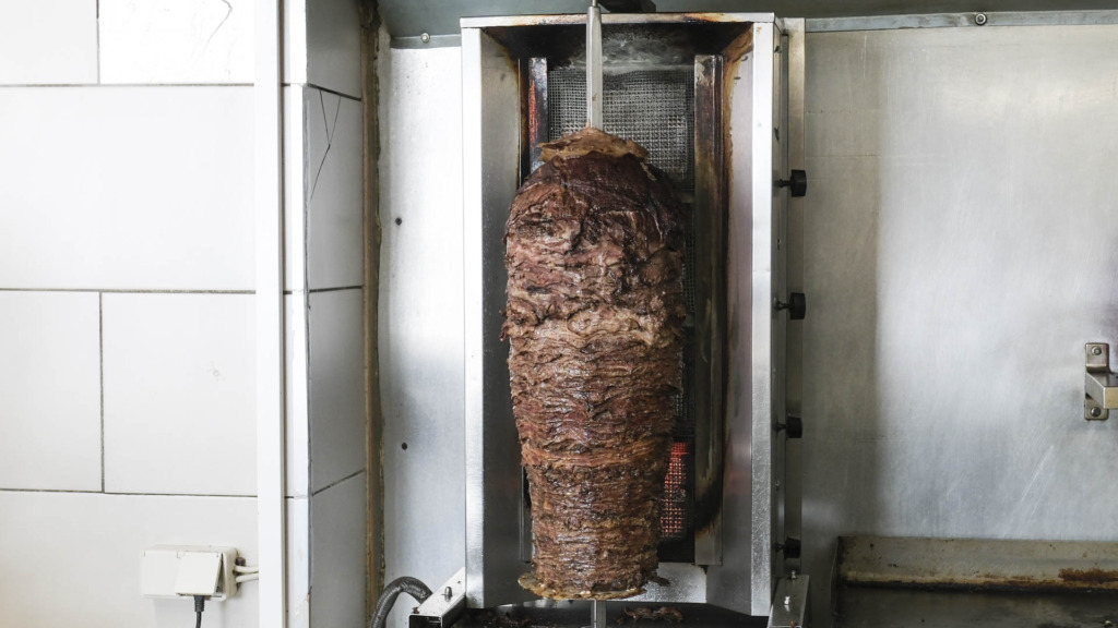Spyddet flanksteak bygger de selv hos Aladdin i Bazar Vest