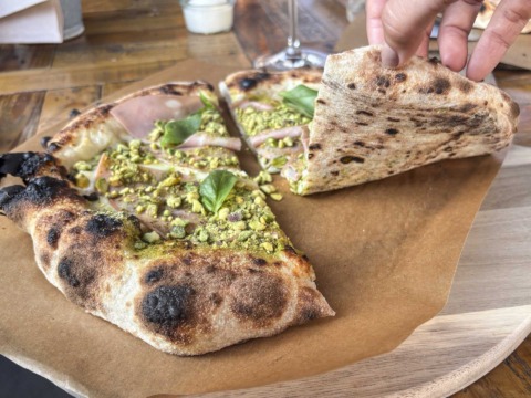 Bunden på en pizza hos Hantwerk på havnen i Aarhus C
