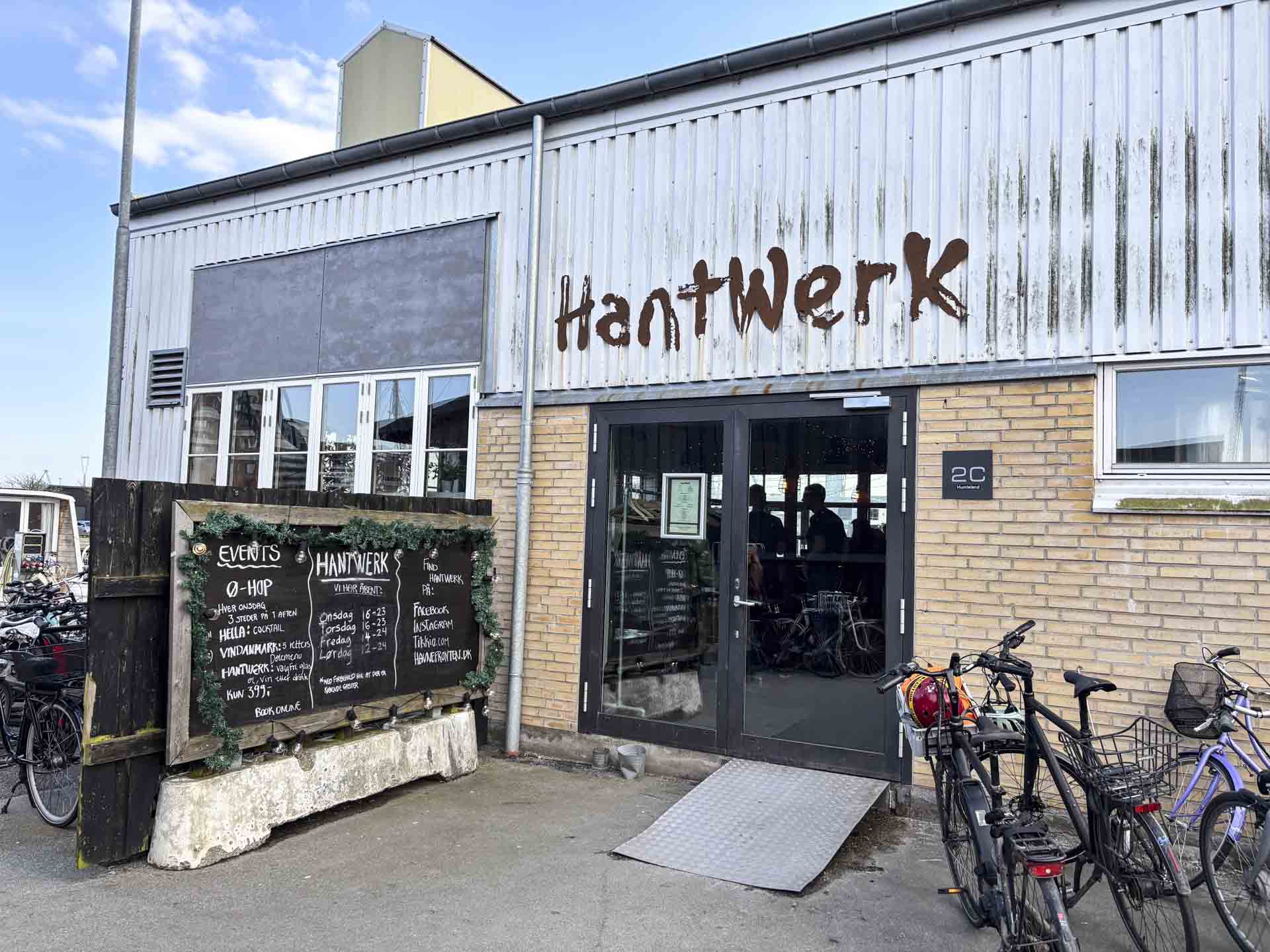 Indgangen til Hantwerk på havnen i Aarhus.