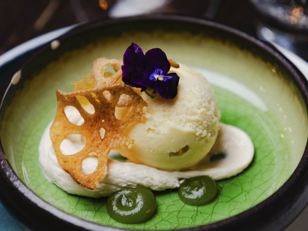 En dessert hos Keyser Social i Aarhus C ved Vor Frue Kirke