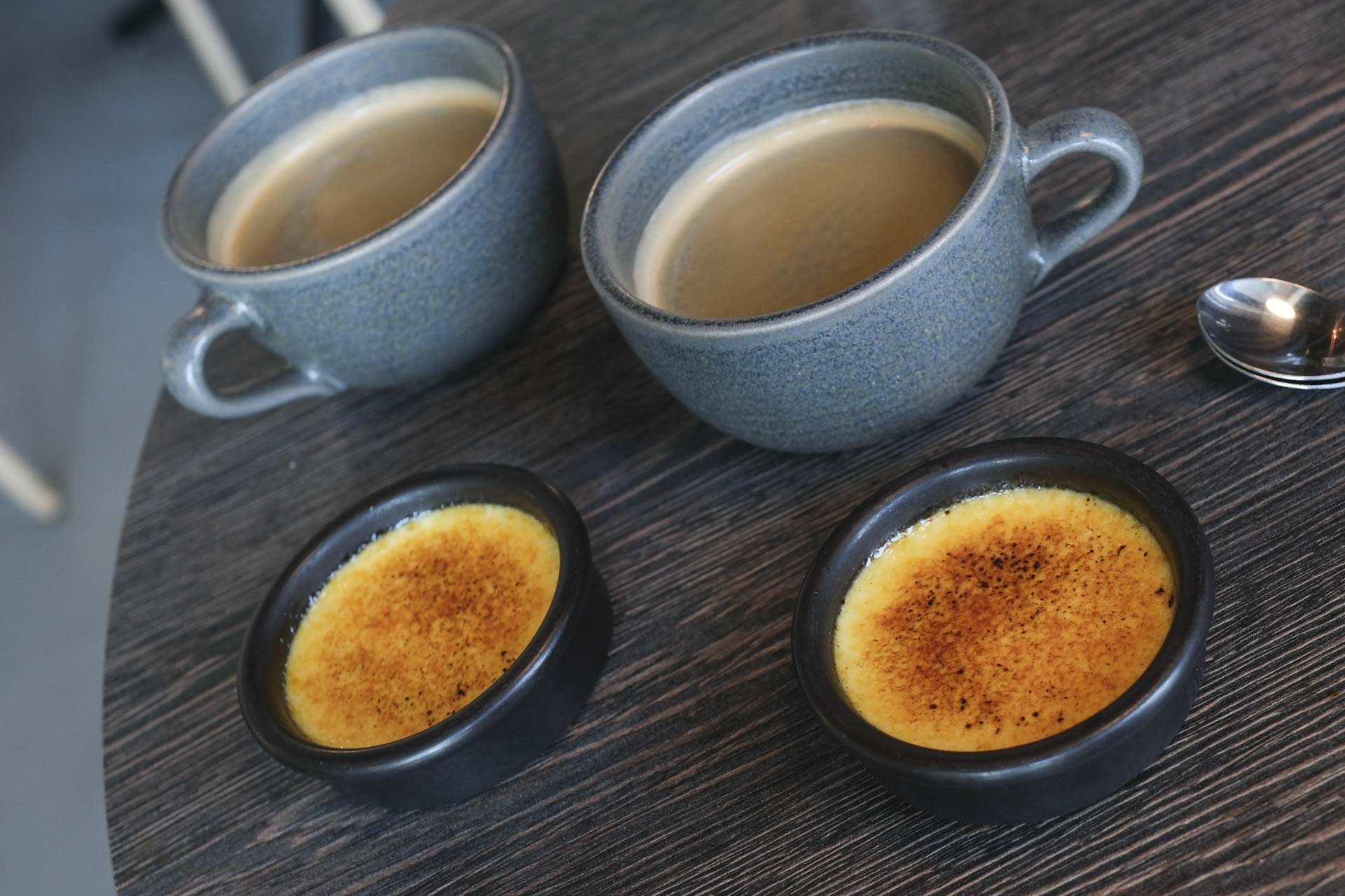 Crème brûlée og kaffe hos A+ Siam Sushi på Aarhus Ø