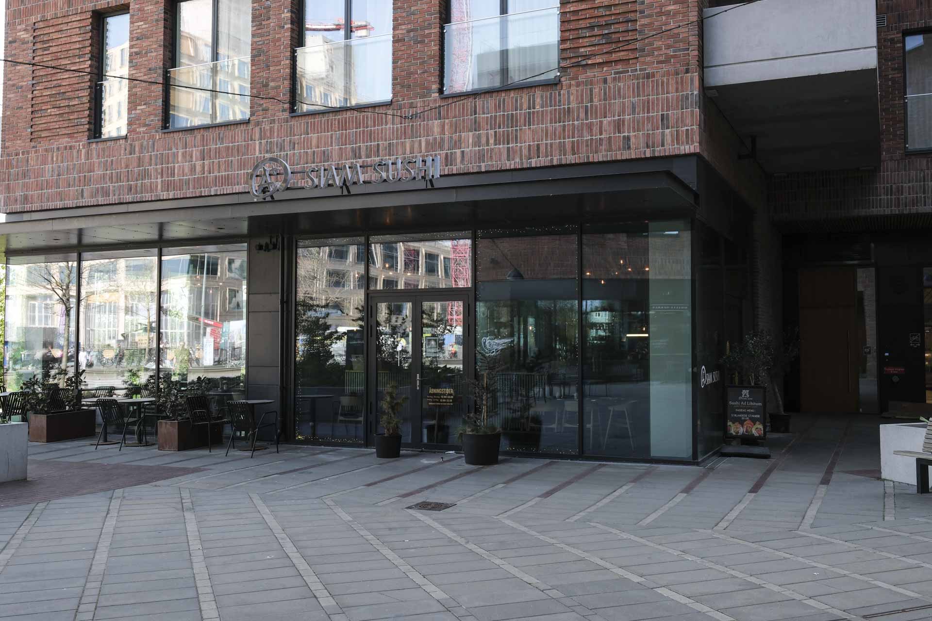 Indgangen til A+ Siam Sushi på Aarhus Ø