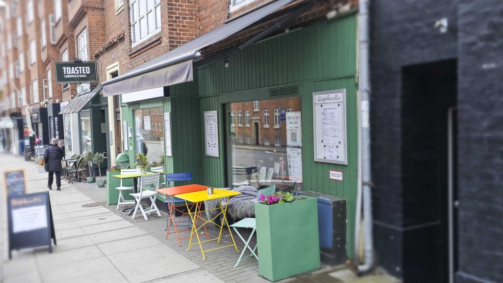 Café Brejnhardt’s ligger på Tordenskjoldsgade i Aarhus N.