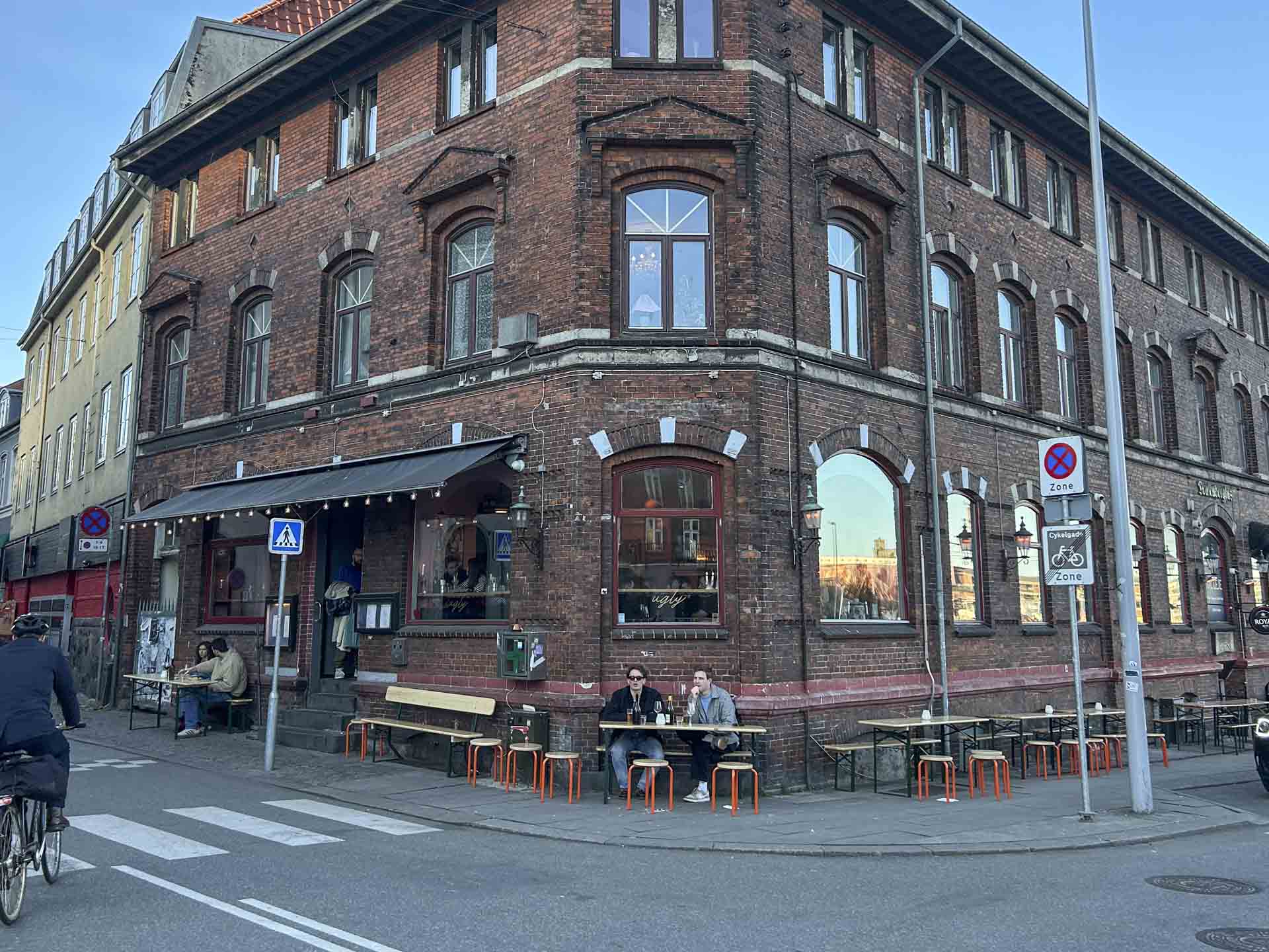 Ugly Pastabar set udefra gaden