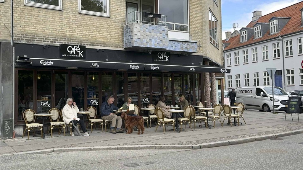 Café K i Aarhus C set udefra