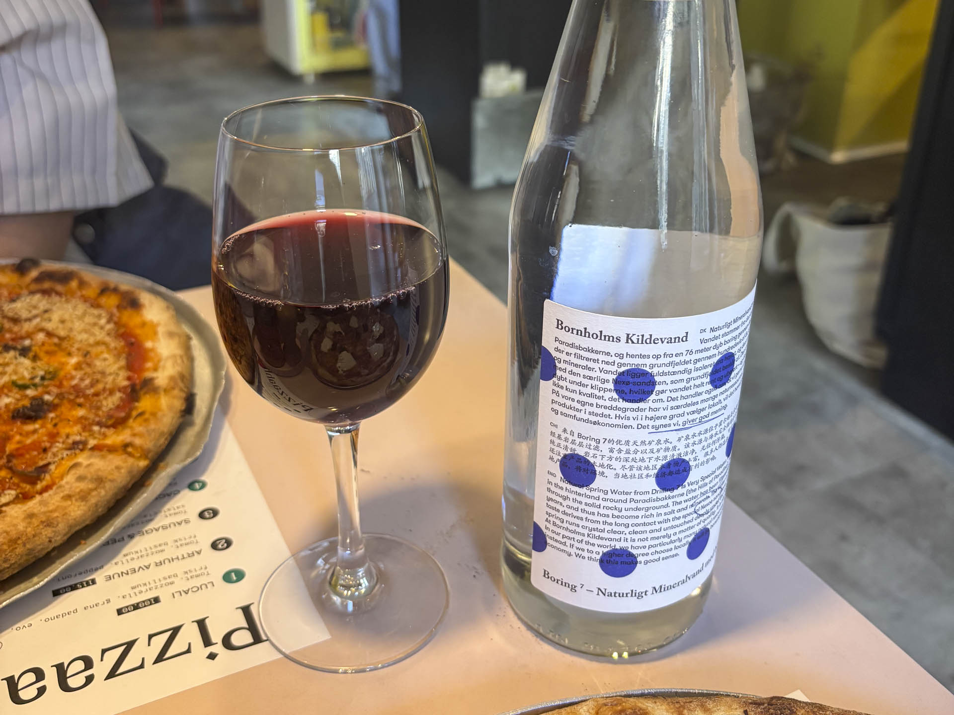 Beaujolais-Villages 2023, en saftig, mørk gamay fra Frankrig.
