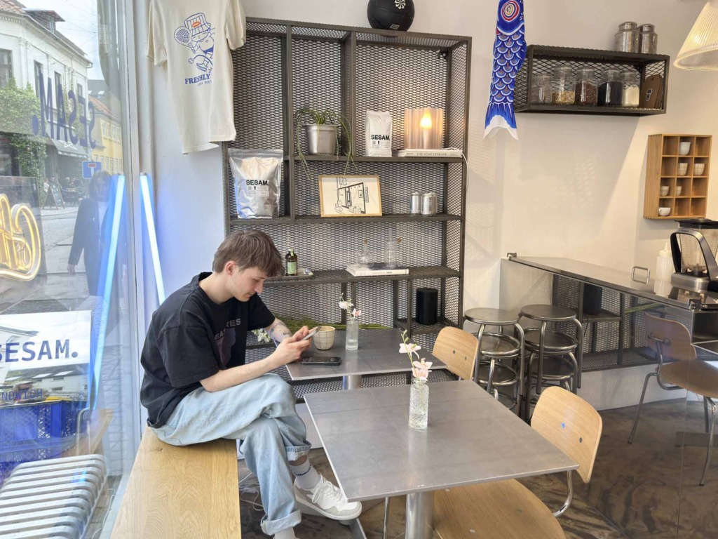 Den første gæst hos Sesam i Klostergade i Aarhus C.