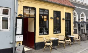 Bar Piatto i Mejlgade i Aarhus set udefra.