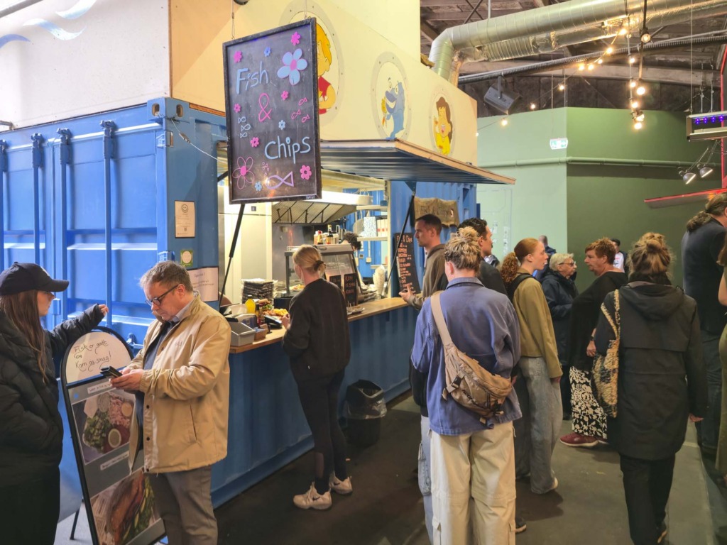 Kø foran Danyar Fish & Chips i Aarhus Street Food