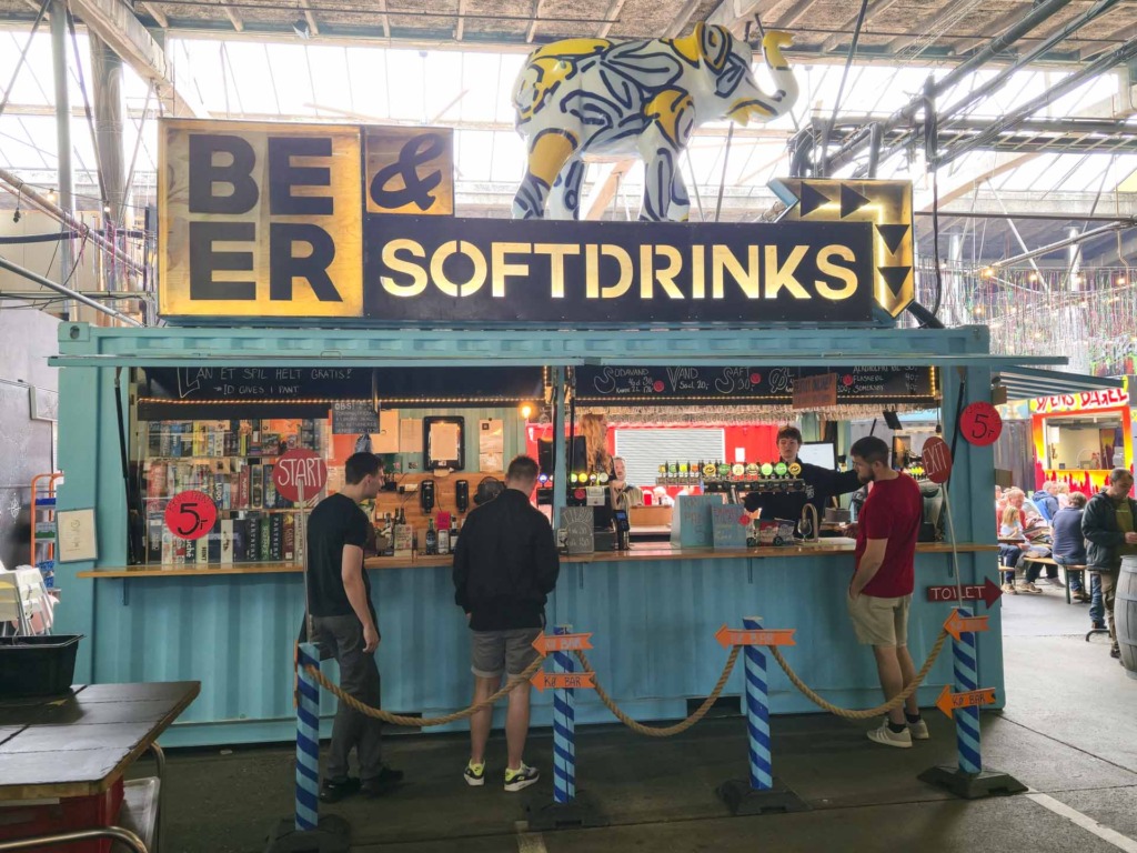 Den Blå Bar i Busgaragen er et samlingssted i Aarhus Street Food.