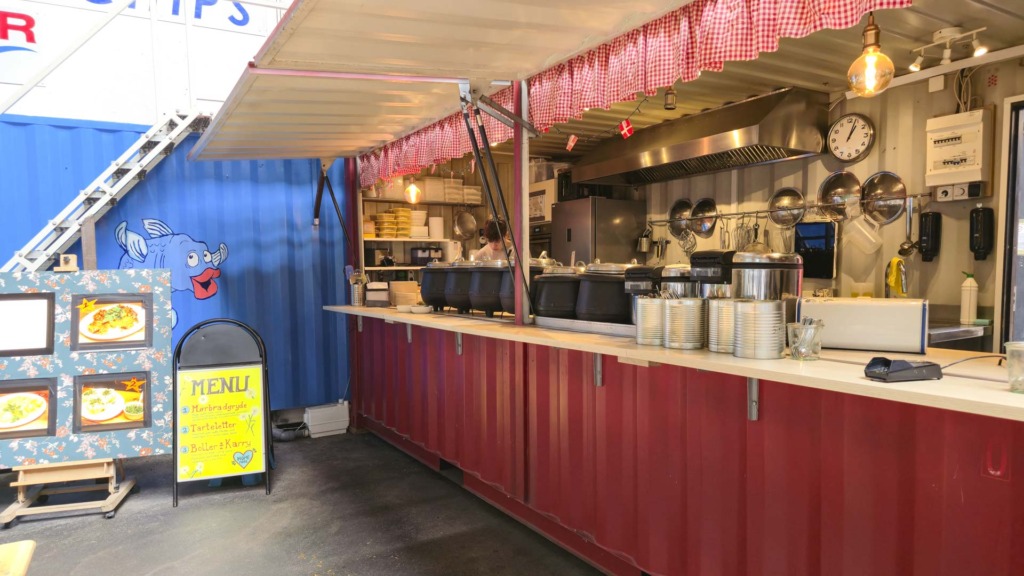 Menuskilt foran Mormors Køkken på Aarhus Street Food