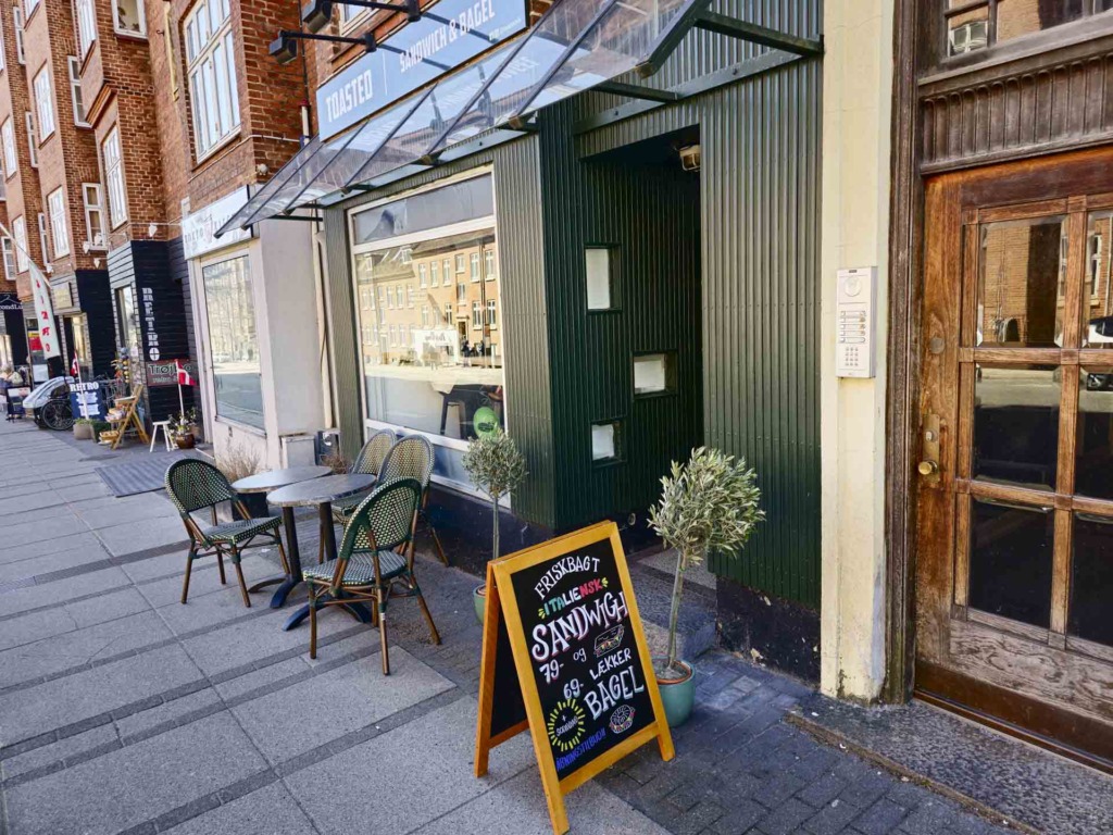 Indgangen til Toasted Sandwich & Bagel på Trøjborg