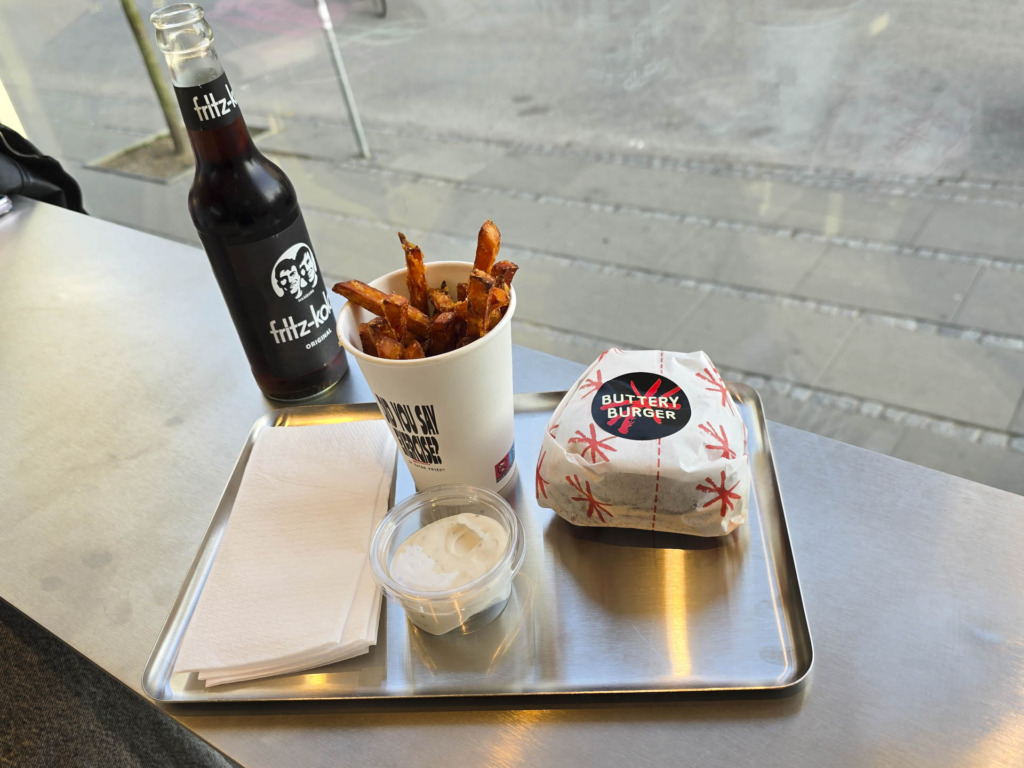 En burgermenu i Trøjborgcenteret i Aarhus N hos Rare Burgery