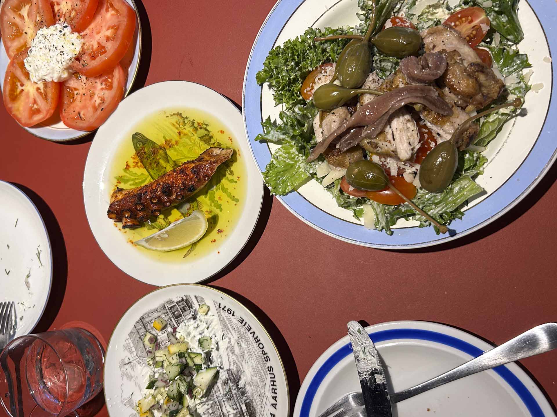 I rigtig øv-oplevelse hos Boule. Spis inden du besøger dem. Det er anmelderens råd.