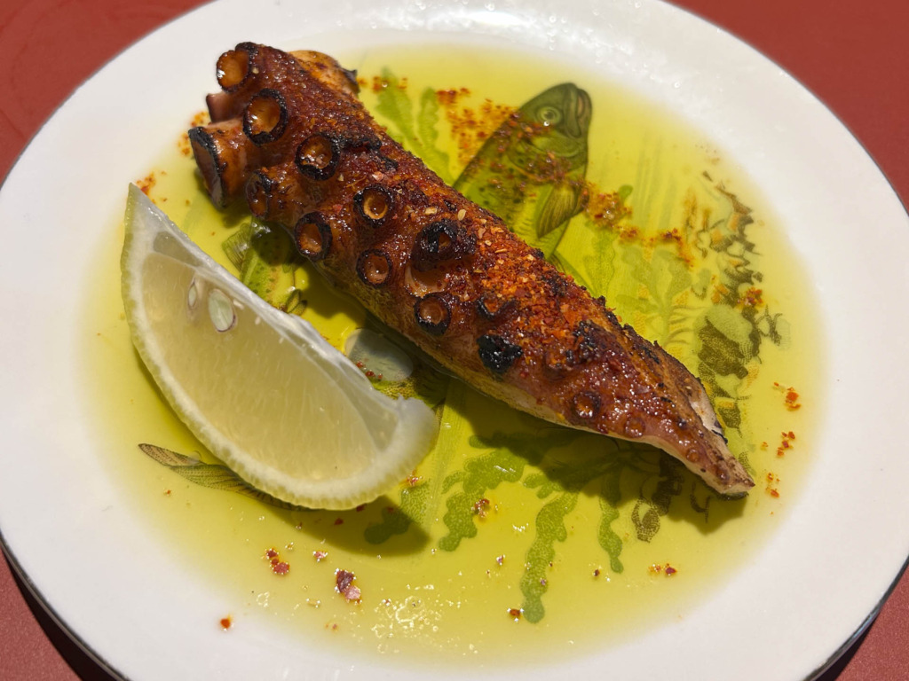 Grillet bl&aelig;ksprutte i olie med citron hos Boule i Aarhus