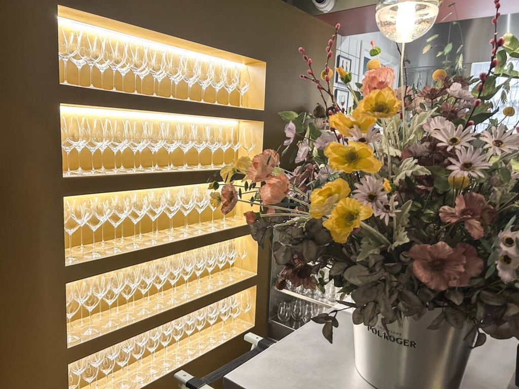 Glas og blomster hos Opulent i Guldsmedgade.