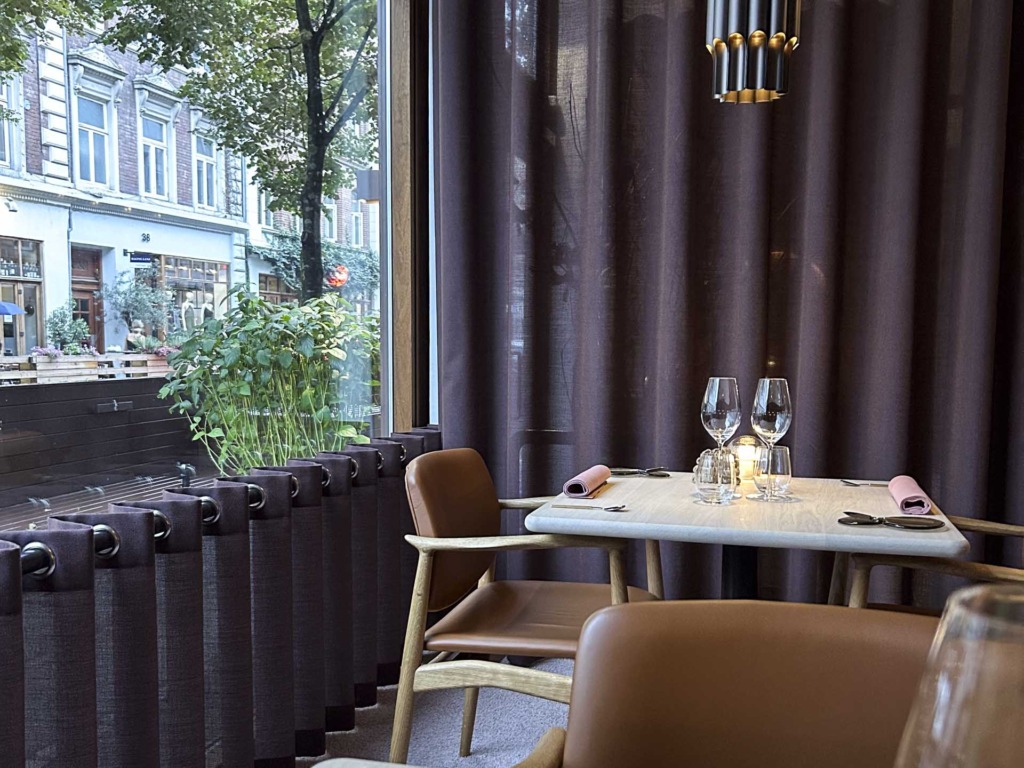 Man sidder rigtig godt i stolene hos Opulent i Aarhus C