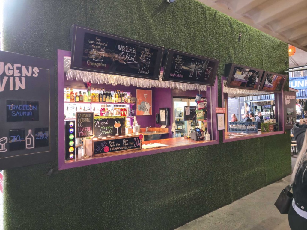Vinbaren hos Aarhus Street Food - også kaldt den grønne bar