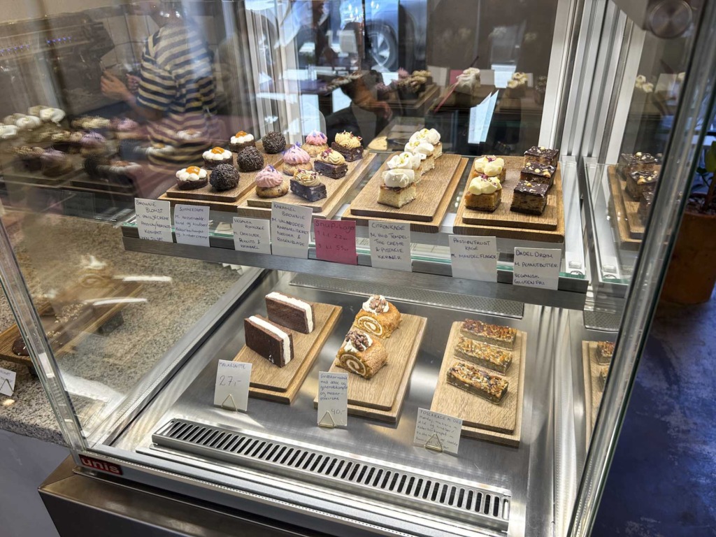 Udvalget af kager hos Emma Emma.