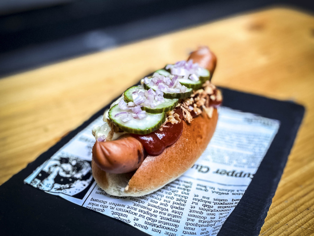 En af de gode danske hordogs hos Livretten i Aarhus Street Food.
