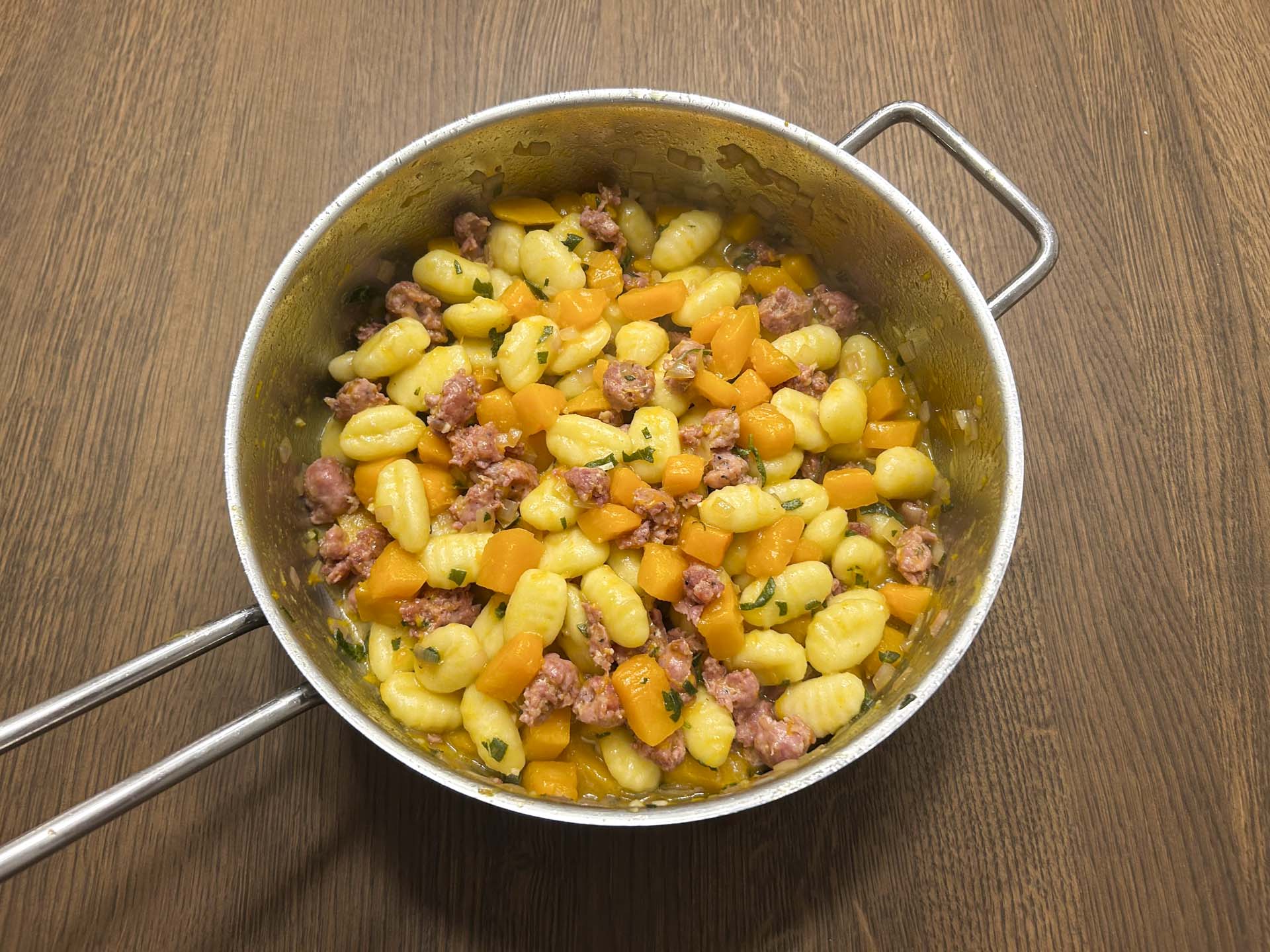 Græskar er virkelig kommet på hitlisten de senere år, for ikke bare smager de godt, de er også fotogene som bare pokker og kommer i et væld af spændende farver.