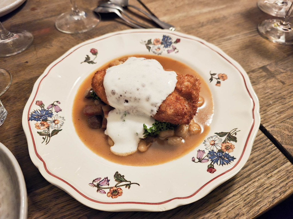 Coq au blanc, comté og pancetta