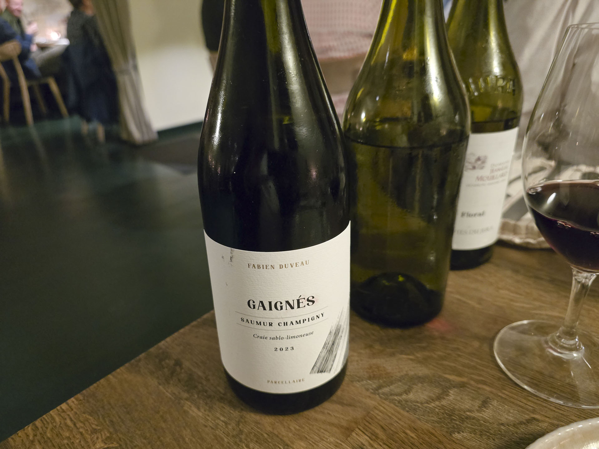 Fabien Duveau ’Les Gaignés’, en saftig Cabernet Franc fra Loire. En vin med energi og klarhed. Smagen er ren, frisk og uimodståelig.
