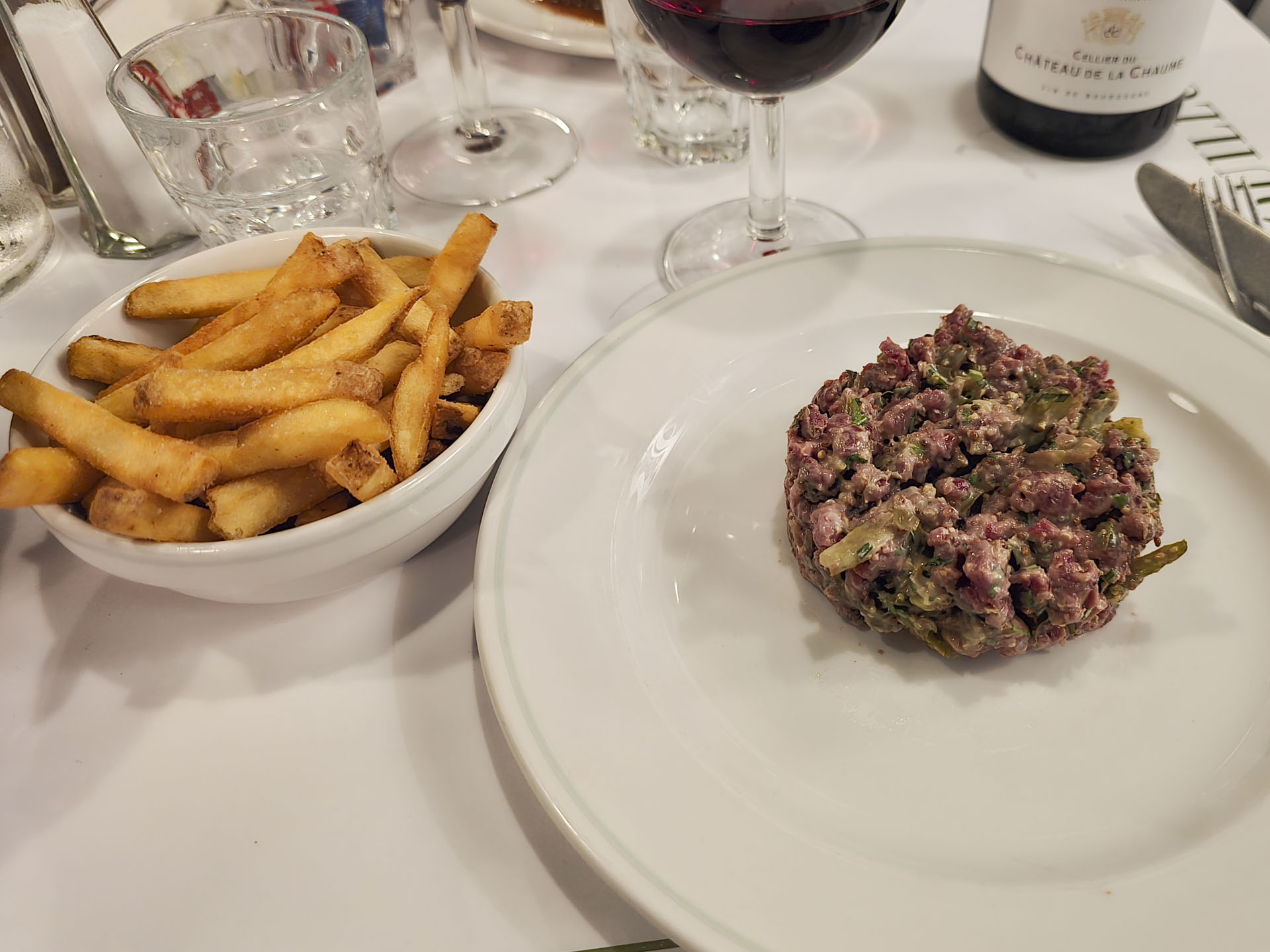 Til hovedret valgte vi også en ny runde tatar, nu i stor portion til 99 kr. Tataren var akkurat så fin som til forretten og holdt, hvad den lovede.