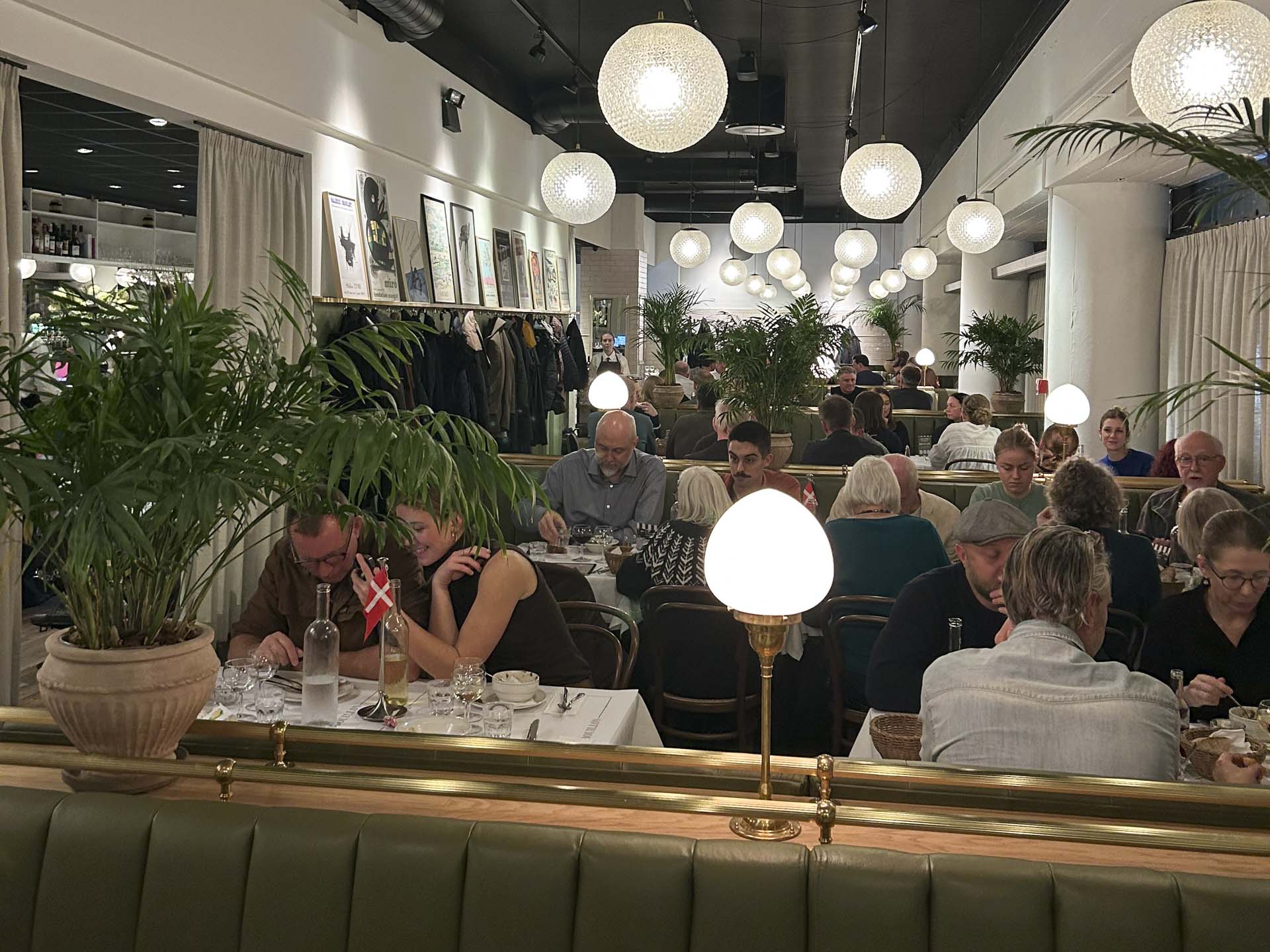 Gæster og indretning hos Bouillon i Aarhus C