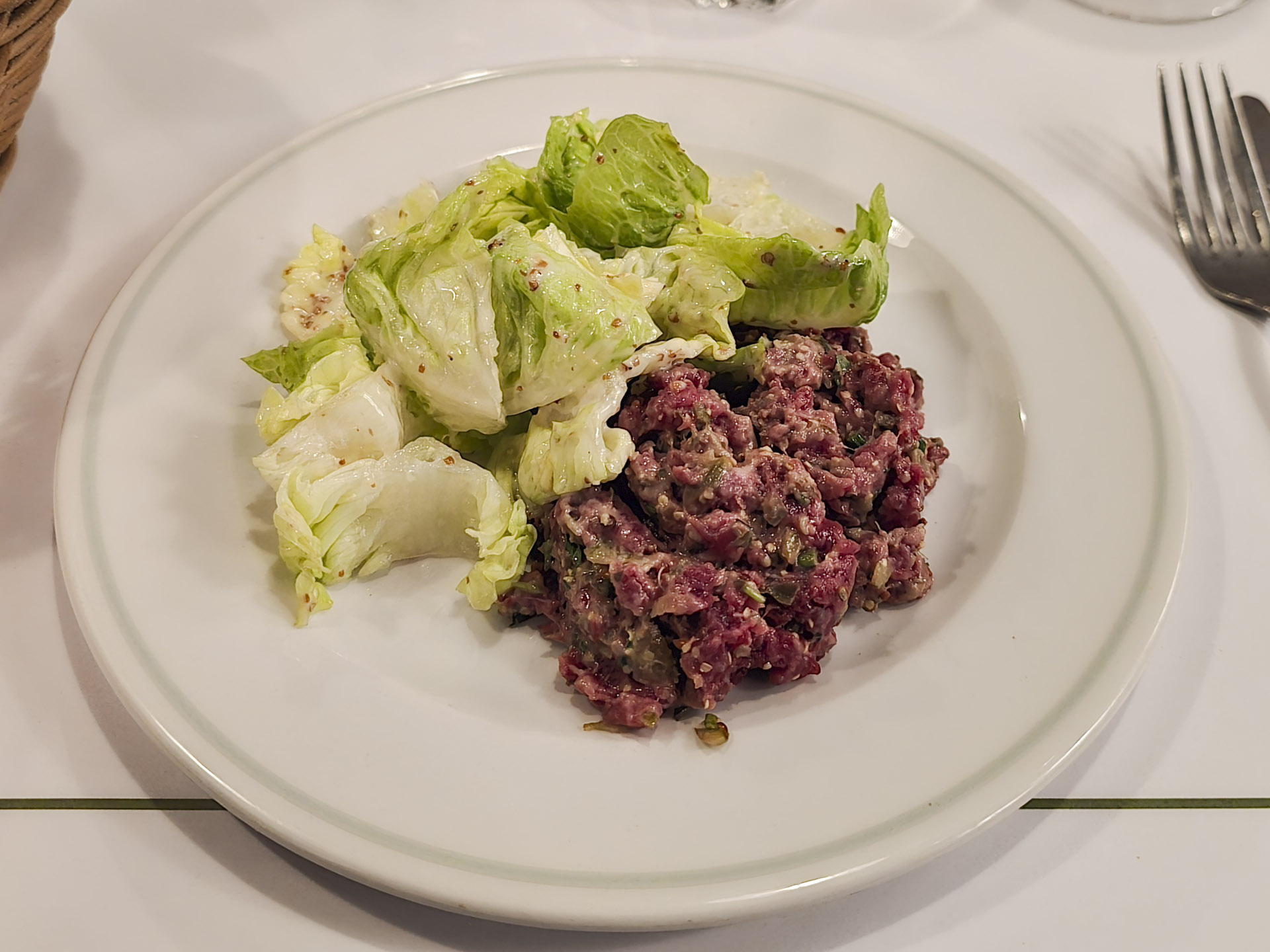 Det gav sig selv, at det ikke var en decideret mindeværdig ombæring, men hvad forventer man til 39 kr. Her var ingen slinger i valsen, ganske enkelt.