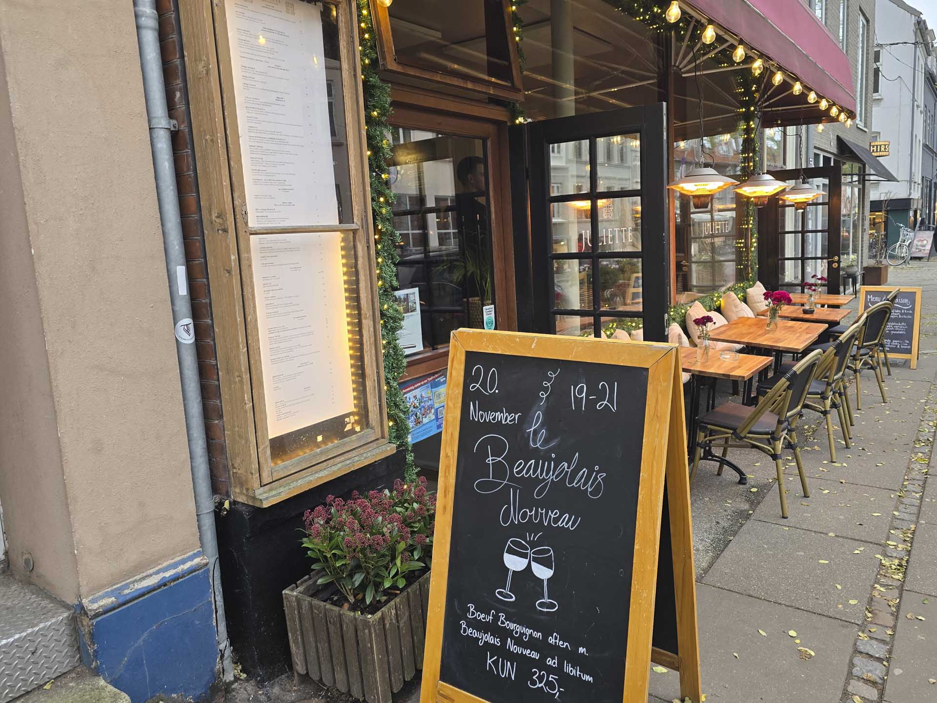 Indgangen til Brasserie Juliette i Aarhus