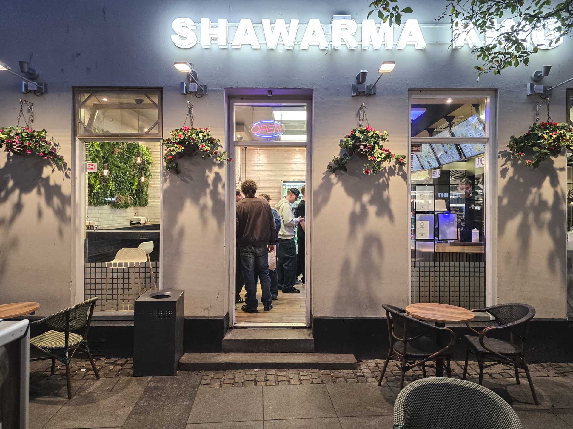 Shawarma King i Aarhus C set udefra.