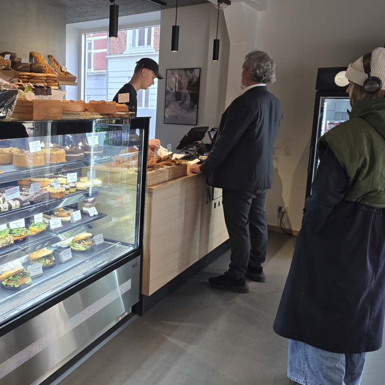 Der er ofte lidt kø hos MIBbageri i Tordenskjoldsgade på Trøjborg.
