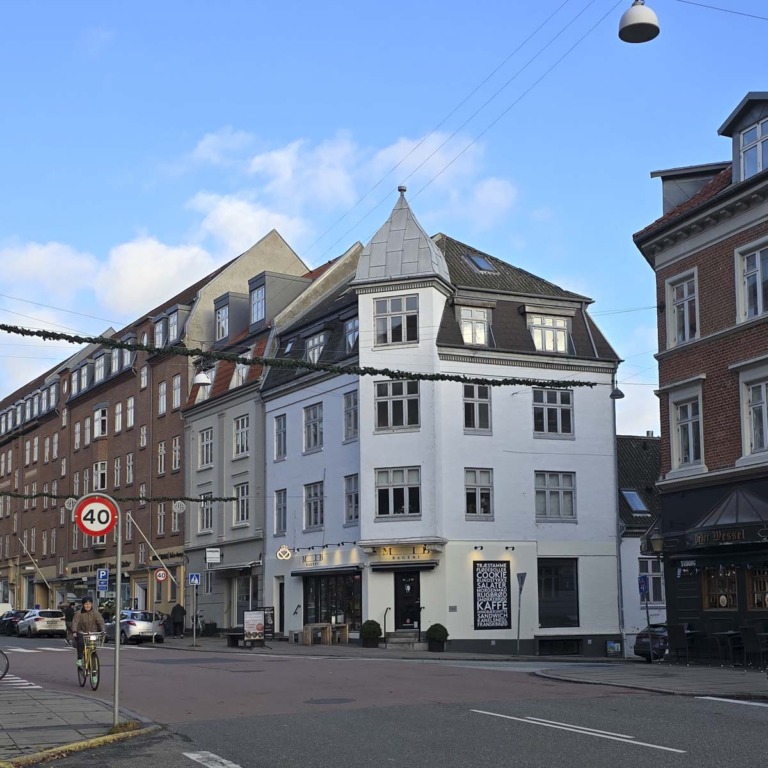 Her ser vi MIBbageri i Tordenskjoldsgade på Trøjborg udefra gaden af.