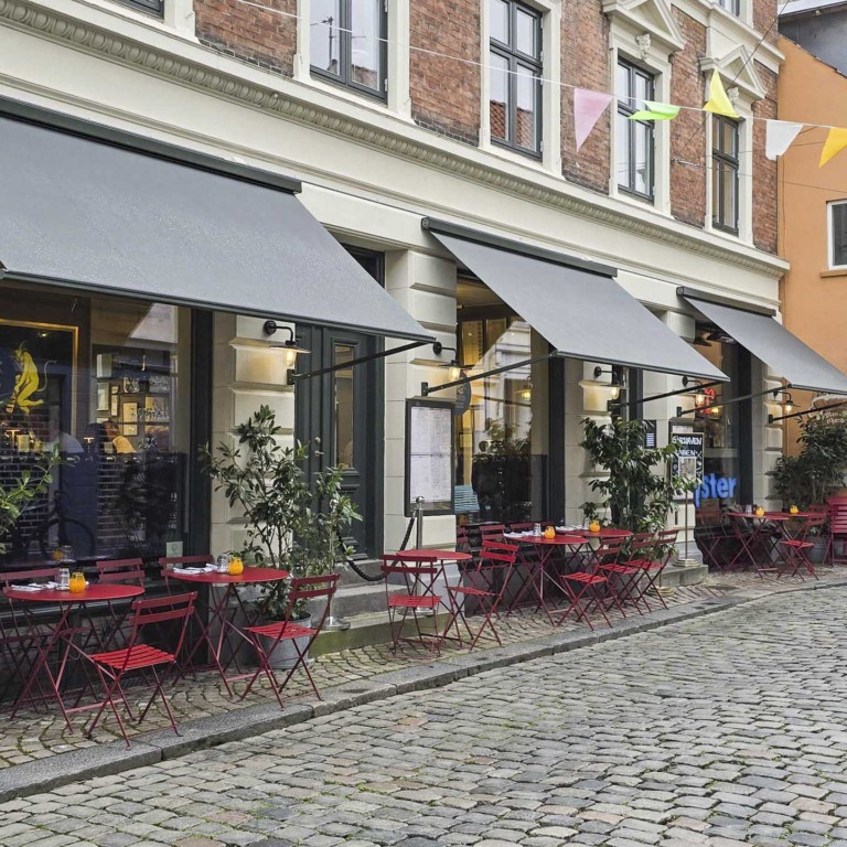 Mefisto Restaurant & Gårdhave i Aarhus C set udefra.
