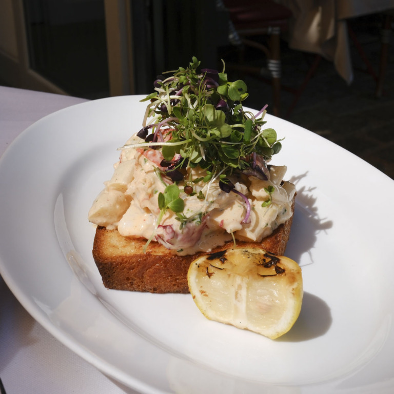 En hummermad hos Mefisto Restaurant & Gårdhave i Aarhus C