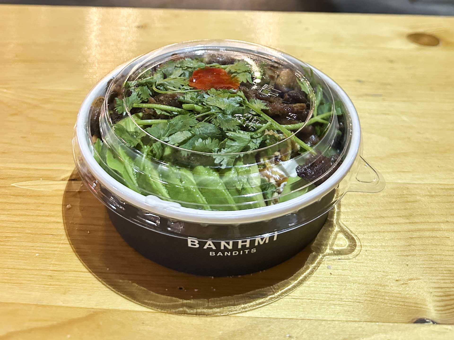 En fin sammensat salat, hvor den friske salat spillede godt sammen med det stærke fra chilien og det søde og syrlige do chua.