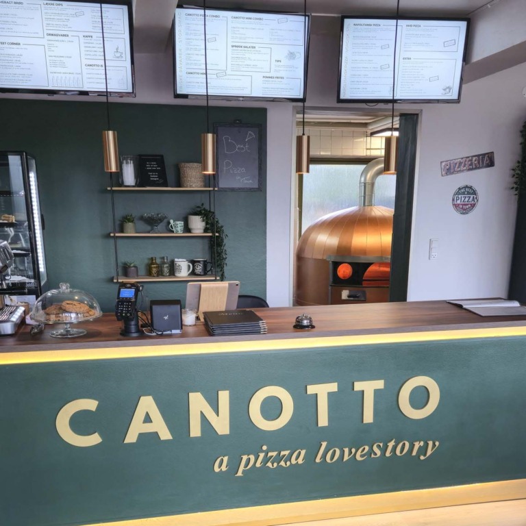 Alt er nyt, p&aelig;nt og oser af god stil. Ingen tvivl om vi er hos et af de bedre pizzeriaer i Aarhus.