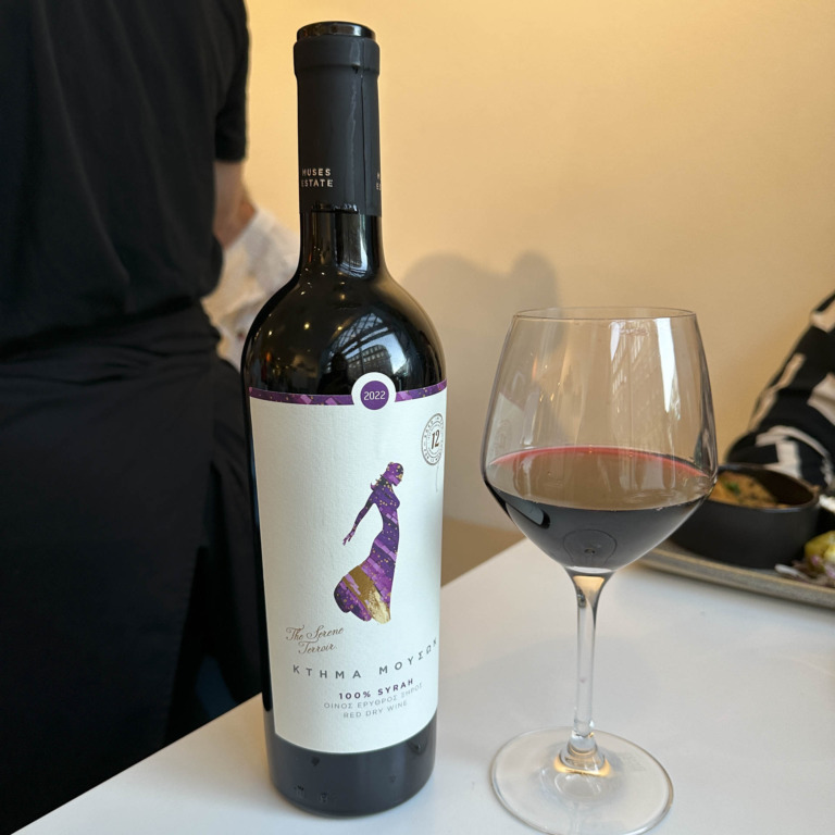 En god gr&aelig;sk vin hos gr&aelig;keren