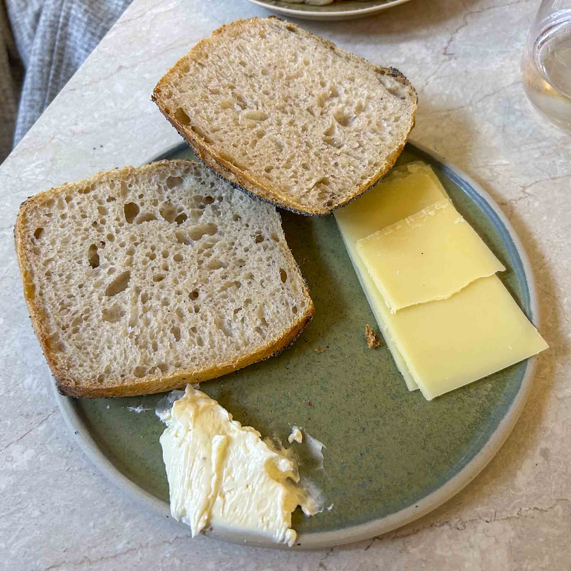 Der var intet at komme efter, om end vi måtte tage turen til disken efter mere smør for at komme helt i mål.