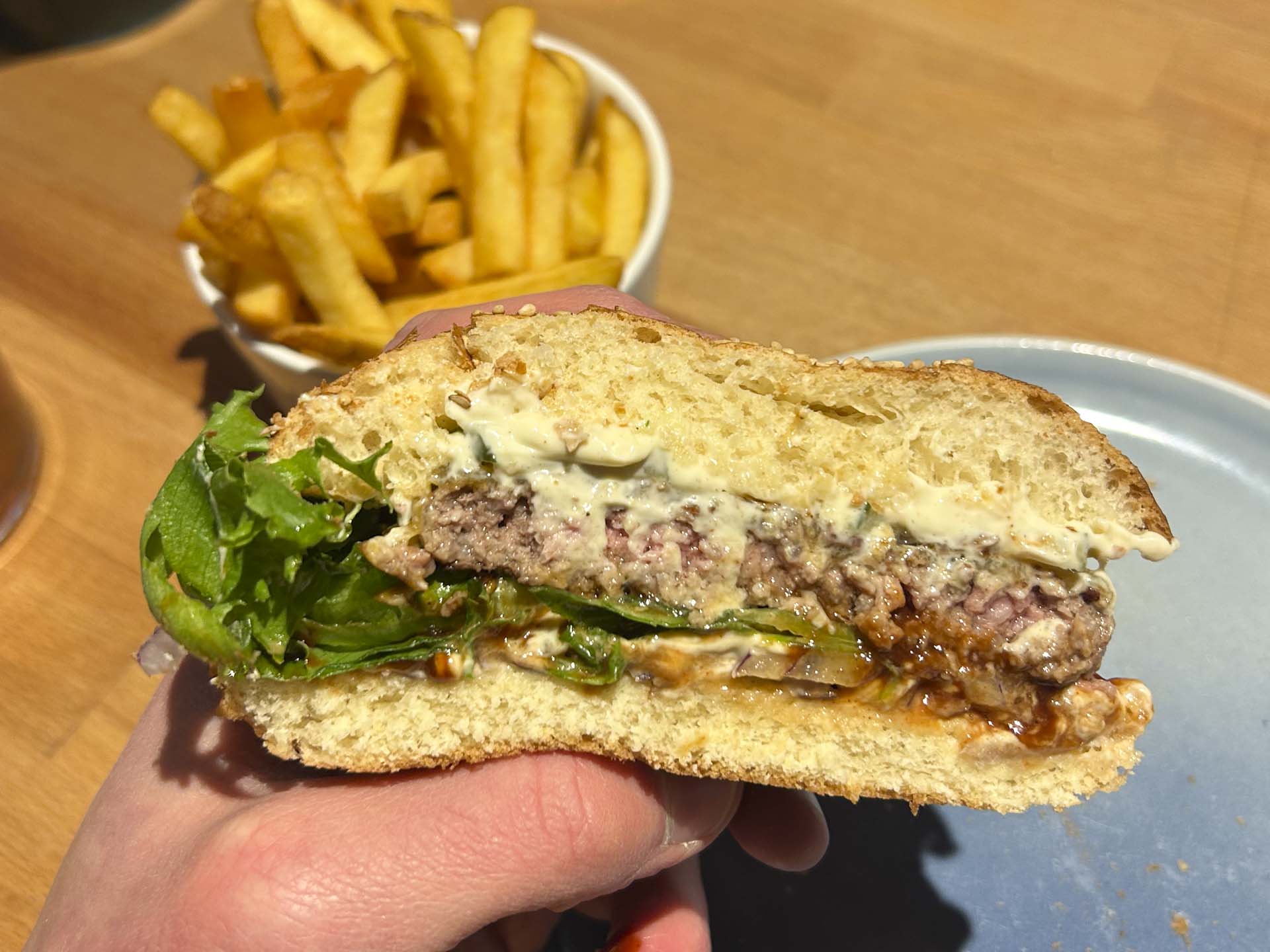 Den saftige bøf var fra Himmerland og på ca. 18-20% fedt, lige som det skal være, og med godt gang i skorpen.