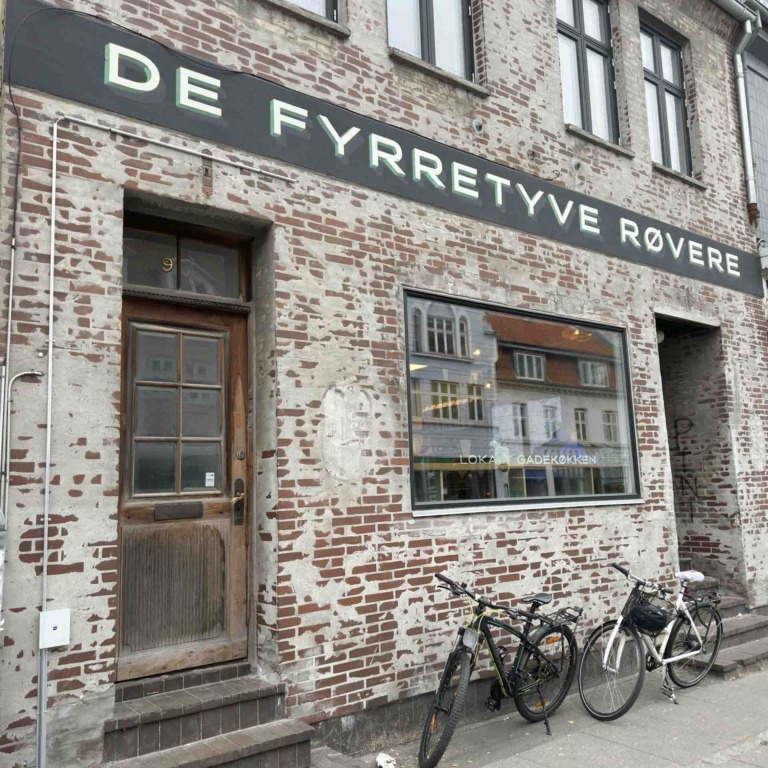 De Fyrretyve R&oslash;vere-21