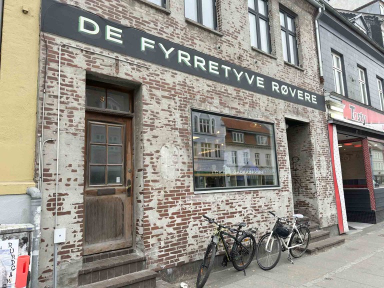De Fyrretyve Røvere